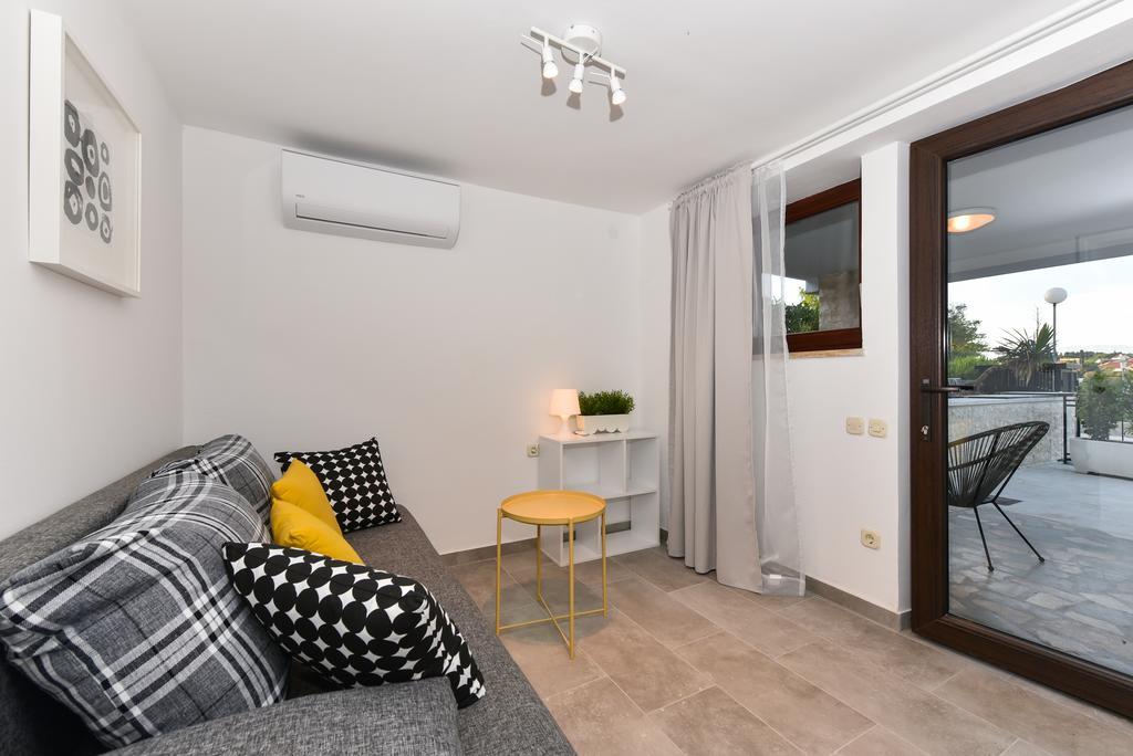 Mediterraneo Garden Apartments Petrcane Buitenkant foto
