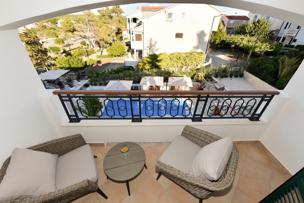 Mediterraneo Garden Apartments Petrcane Buitenkant foto