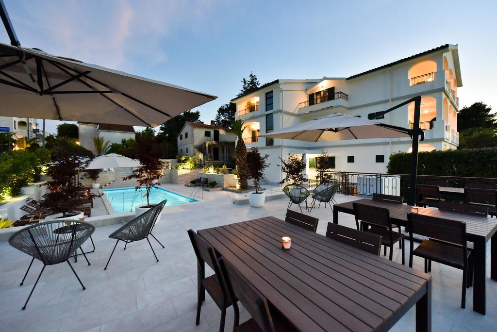 Mediterraneo Garden Apartments Petrcane Buitenkant foto