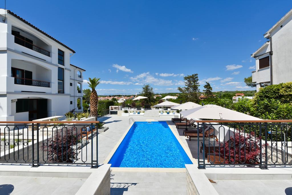 Mediterraneo Garden Apartments Petrcane Buitenkant foto