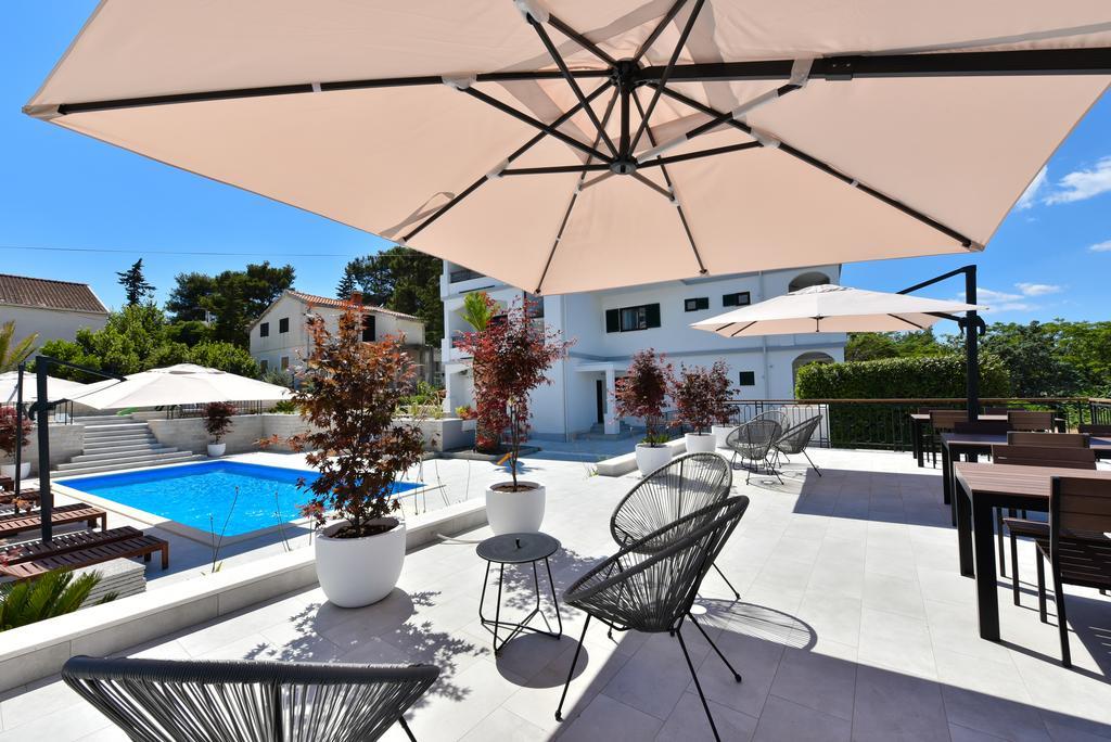 Mediterraneo Garden Apartments Petrcane Buitenkant foto