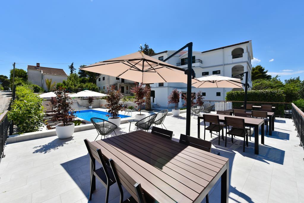 Mediterraneo Garden Apartments Petrcane Buitenkant foto